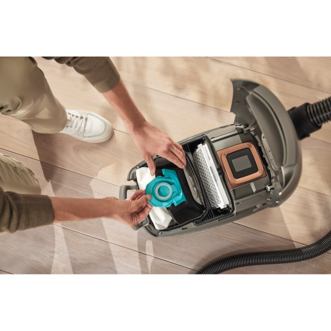 Miele Guard L1 Vacuum Cleaner - Nordic blue | 12652190 - Image 4