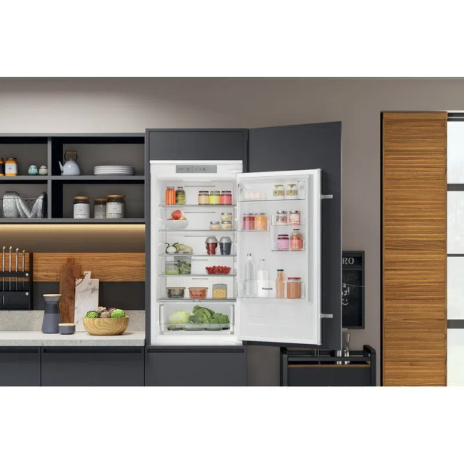 Hotpoint Built-in Frost Free Fridge Freezer 70/30 Split | HTC18 T311 - Image 2
