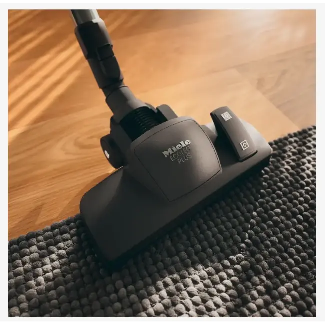 Miele Blizzard CX1 Cat and Dog Bagless Vacuum Cleaner | Red | 12034070 - Image 4