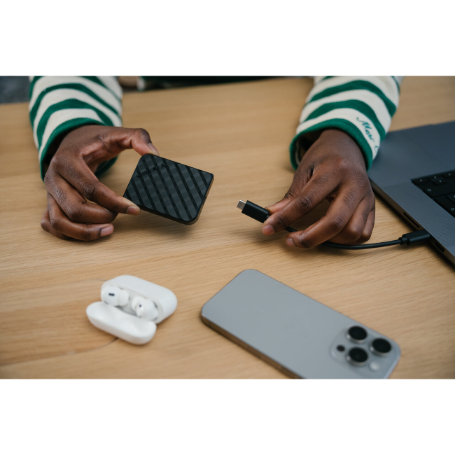 Verbatim Store 'n' Go 2TB Mini Diamond SSD Portable Hard Drive - Black & Grey | 32026 - Image 4