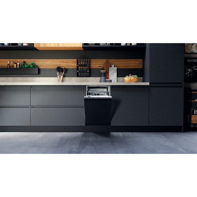 Hotpoint Slim Built-in Dishwasher - Black | HI9C3M19CSUK - Image 2 Hotpoint Slim Built-in Dishwasher - Black | HI9C3M19CSUK - Image 2