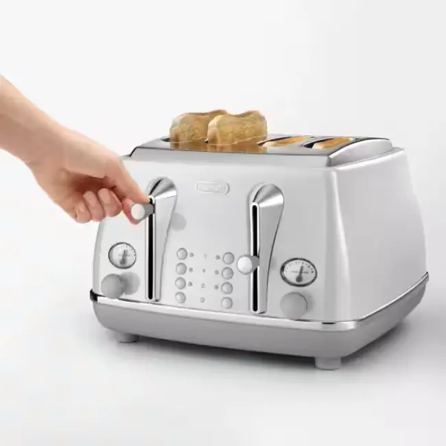 Delonghi Icona Capitals 4 Slice Toaster | White | CTOC4003.W - Image 2