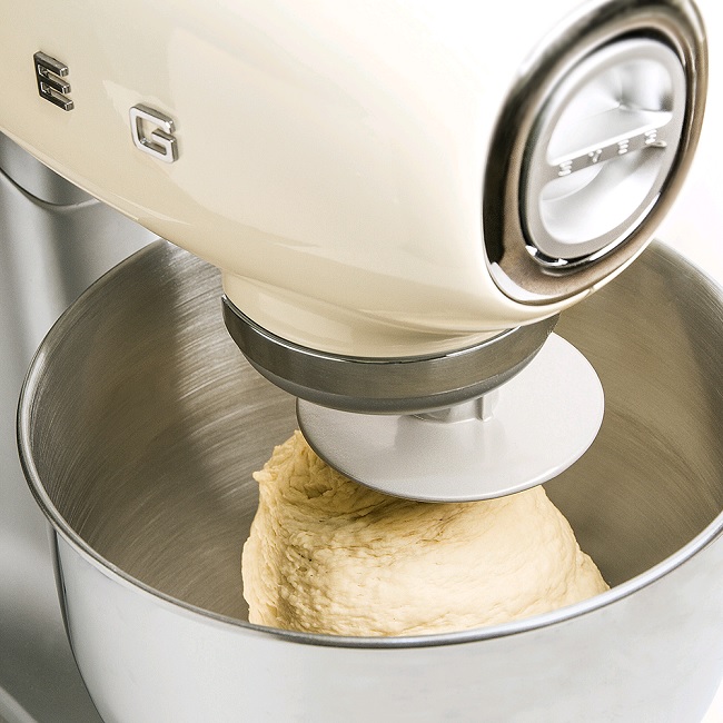 Smeg 50's Retro Style Stand Mixer Cream | SMF02CRUK - Image 3