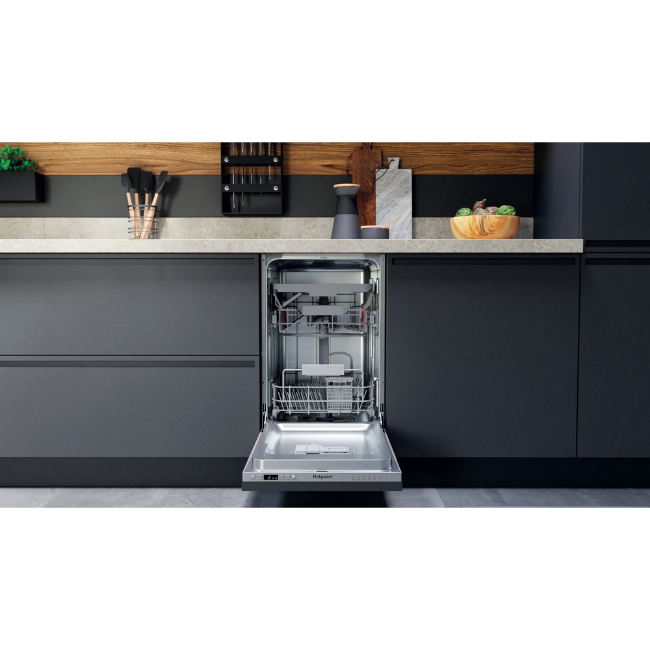 Hotpoint Slim Built-in Dishwasher - Black | HI9C3M19CSUK - Image 3 Hotpoint Slim Built-in Dishwasher - Black | HI9C3M19CSUK - Image 3