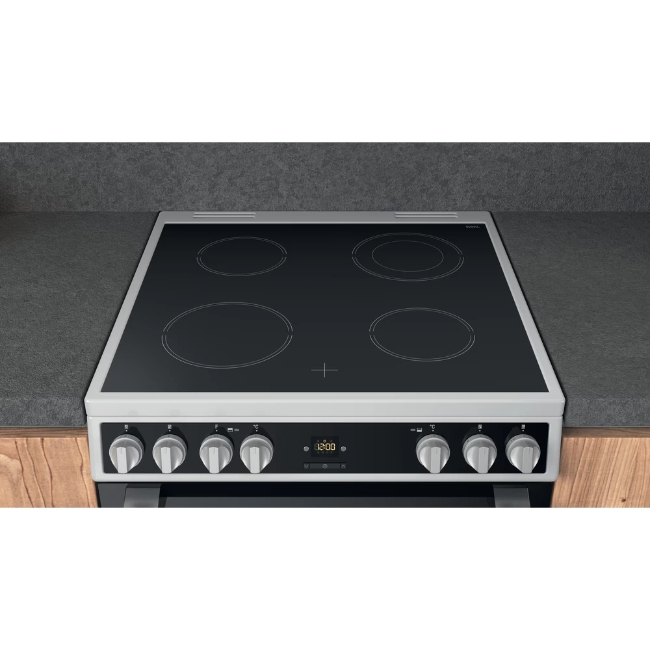 Hotpoint 60cm Tilted Cooker with Ceramic Hob in White | HDT67V9H2CW/UK - Image 5 Hotpoint 60cm Tilted Cooker with Ceramic Hob in White | HDT67V9H2CW/UK - Image 5