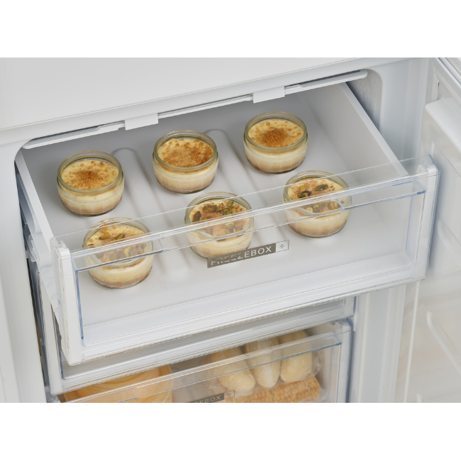 Whirlpool freestanding fridge freezer - White | W5821EWUK - Image 6