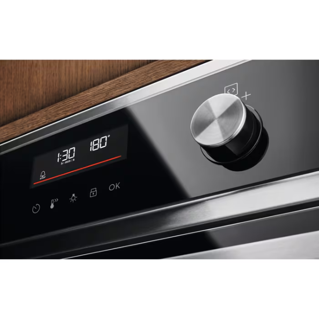 Electrolux 500 SurroundCook Pyrolytic Built-in Single Oven - Black | EOM6P46X - Image 4