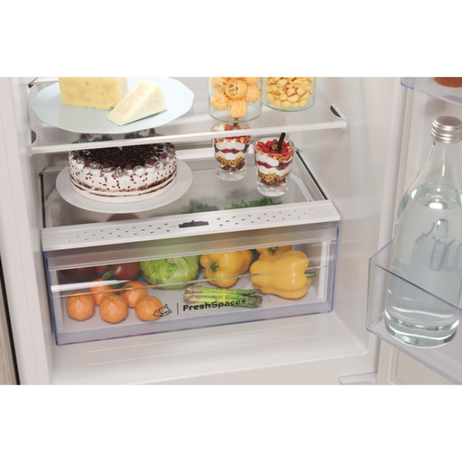 Indesit Built-in Fridge Freezer 50:50 - White | EIB150502D - Image 4