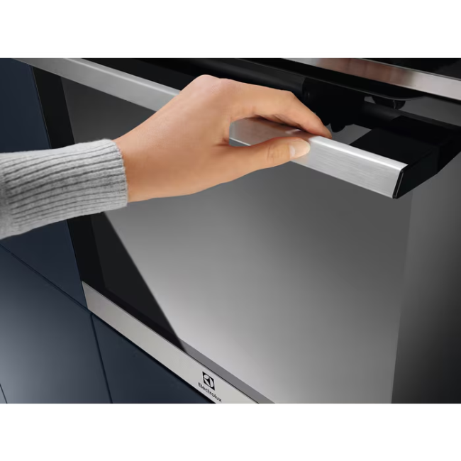 Electrolux Built-In Single Oven - Black and Stainless Steel | EOE8P09X - Image 3