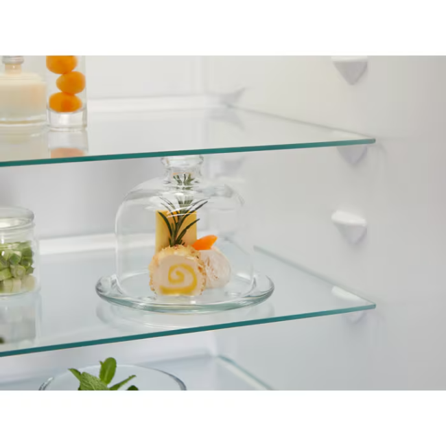 Electrolux 600 Low Frost AI CoolAssist Built-In Fridge-Freezer - White | LNA6LE18S - Image 2