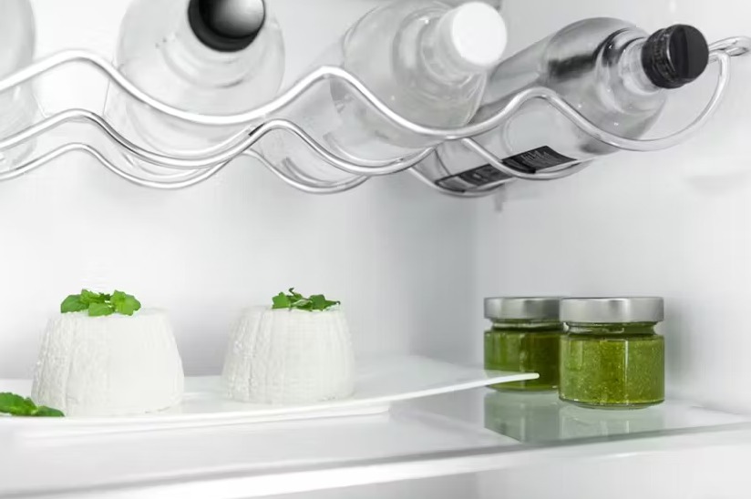 Whirlpool Integrated Larder Fridge - White | ARG180832 - Image 2 Whirlpool Integrated Larder Fridge - White | ARG180832 - Image 2
