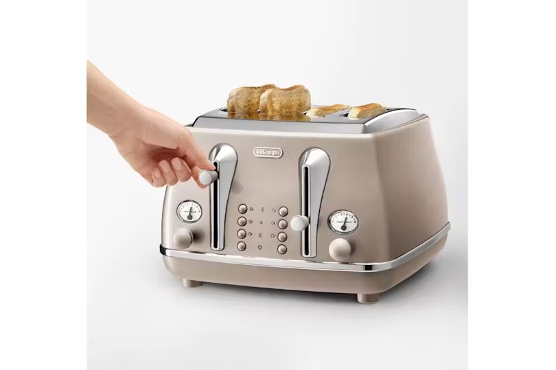 Delonghi Icona Metallics 4 Slice Toaster - Beige | CTOT4003.BG - Image 2