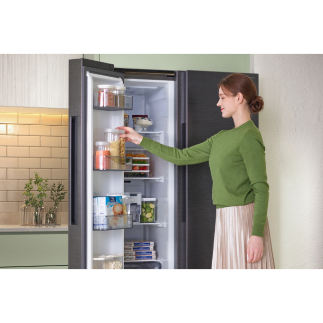 Samsung 640L Bespoke AI Series 6 Side-by-Side Fridge Freezer with SpaceMax™ - Black | RS70F64KEFEU - Image 9