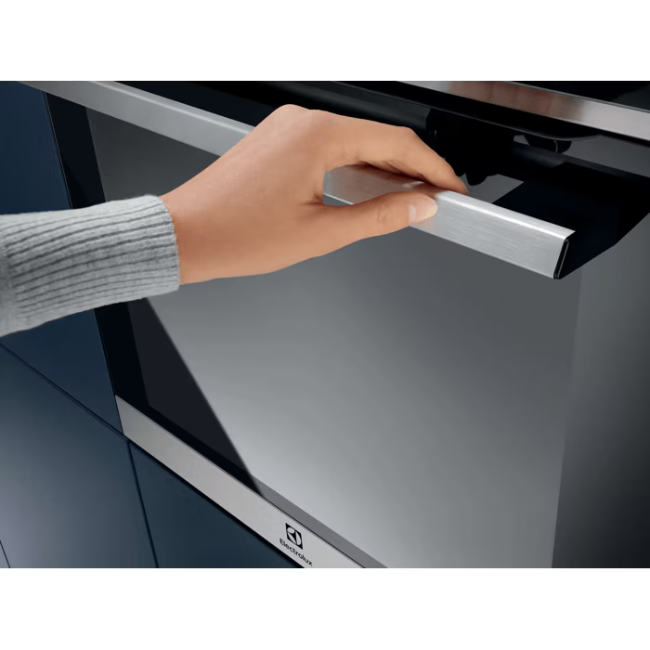 Electrolux 600 SurroundCook Pyrolytic Built-in Oven - Stainless Steel | EOF6P46X - Image 4