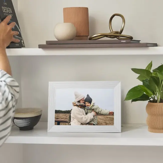 Aura Carver 10" Digital Photo Frame - White Sea Salt | AF905-WHT - Image 3