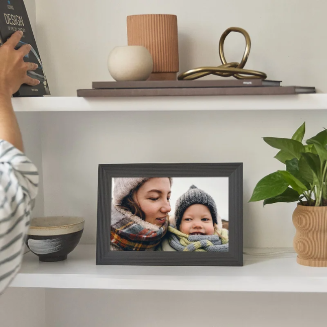 Aura Carver 10" Digital Photo Frame - Black | AF905-BLK - Image 3