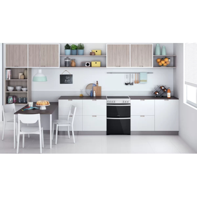 Indesit 60cm Cooker with Ceramic Hob in White | ID67V9KMW/UK - Image 2 Indesit 60cm Cooker with Ceramic Hob in White | ID67V9KMW/UK - Image 2