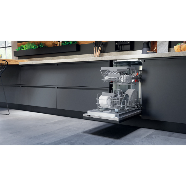 Hotpoint Slim Built-in Dishwasher - Black | HI9C3M19CSUK - Image 5 Hotpoint Slim Built-in Dishwasher - Black | HI9C3M19CSUK - Image 5